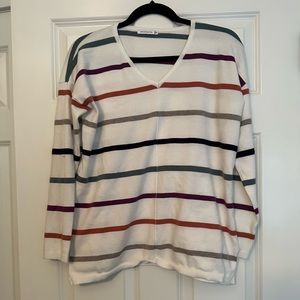 Staccato woman’s v-neck long sleeve size medium